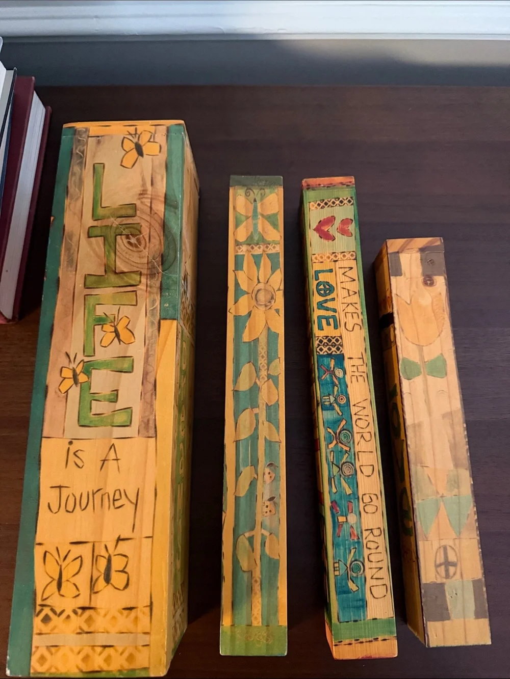Colorful Sunflower & Love Wooden Pillars Set - Green and Yellow
